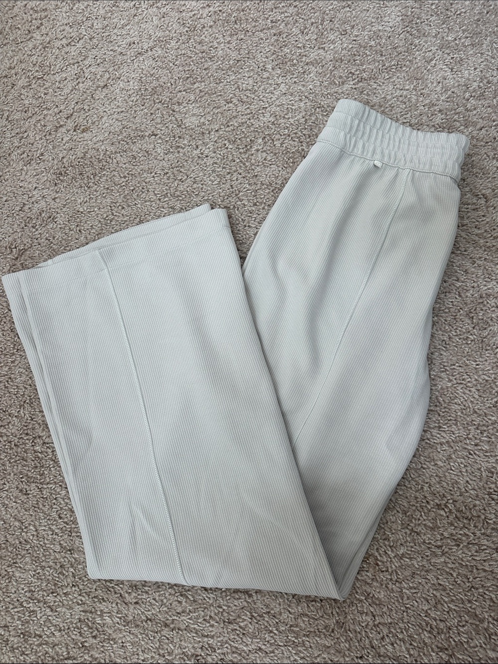 Lululemon Wide Leg Pants - ULTRA COMFY! Size 6 - Picture 5 of 6